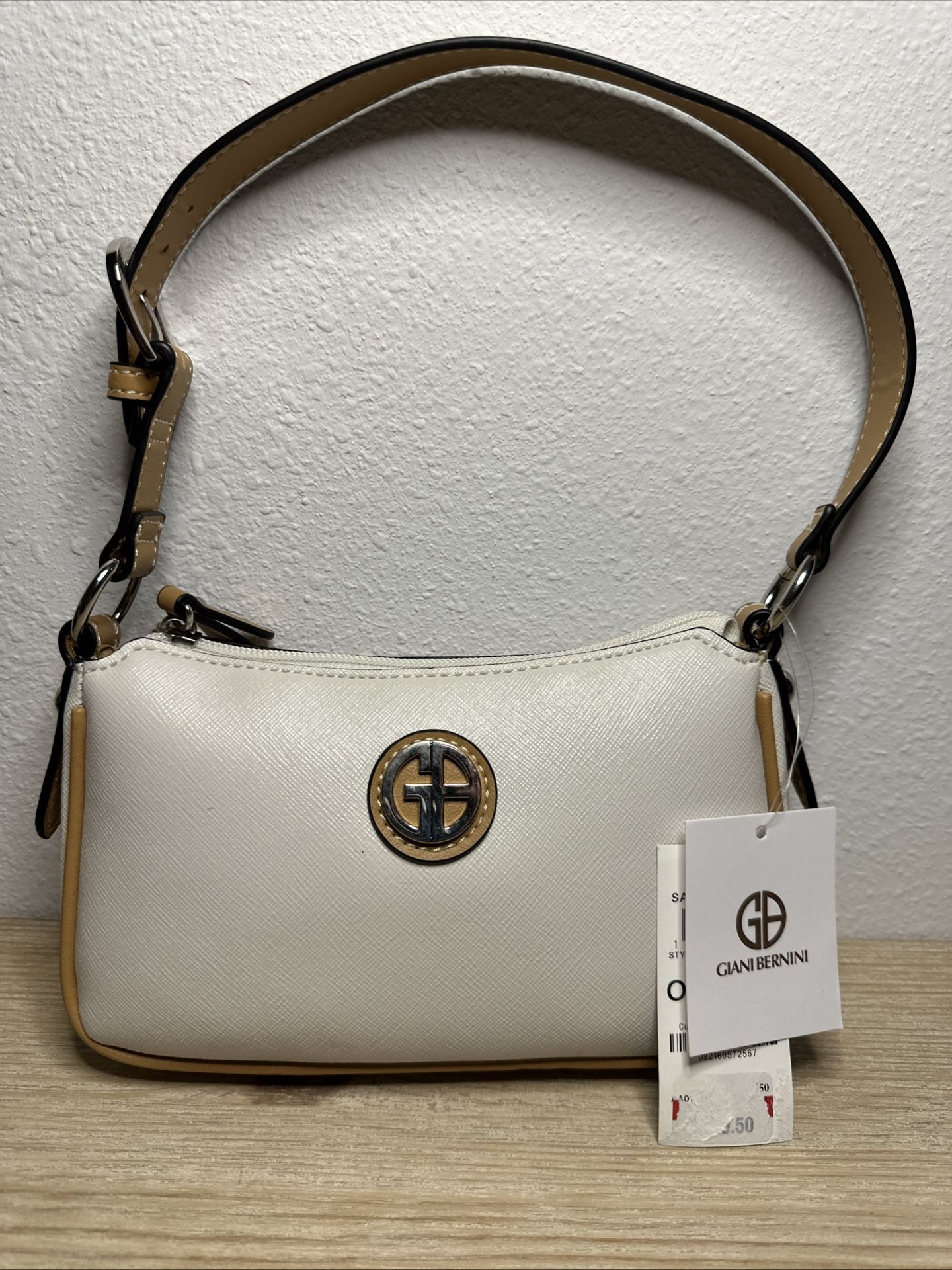 White GIANI BERNINI SAFFIANO BAGUETTE SHOULDER BAG $79 Retail New NWT