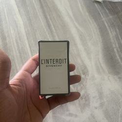 GIVENCHY Perfume