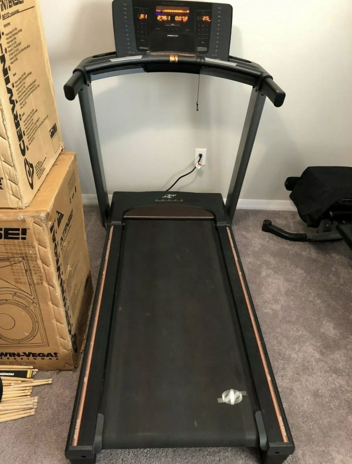Nordic Track A2350 Treadmill HOT ITEM for Sale in San Antonio, TX