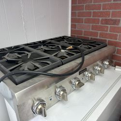 Cooktop with 6 Pedestal Burners