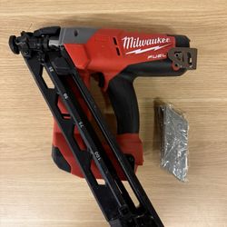 Milwaukee M18 FUEL 15 Gauge Finish Nailer (Tool Only) - Model 2743-20