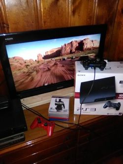 Ps3,box,2 con,headset,cables,5games,extra games downloaded