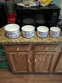 Metal bowl set