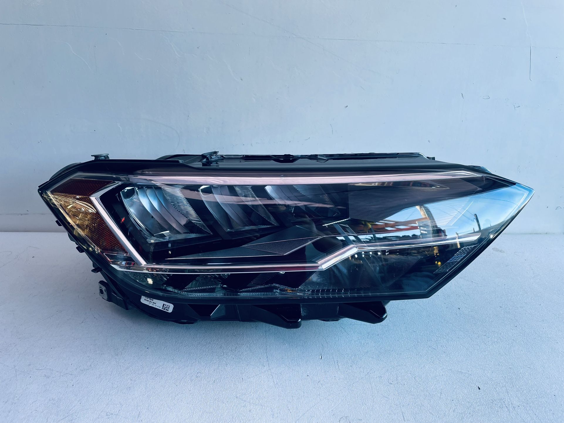 2019-2022 VOLKSWAGEN JETTA RIGHT PASSENGER SIDE HEADLIGHT LED REFLECTOR OEM