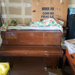 Young Chang Piano 1983