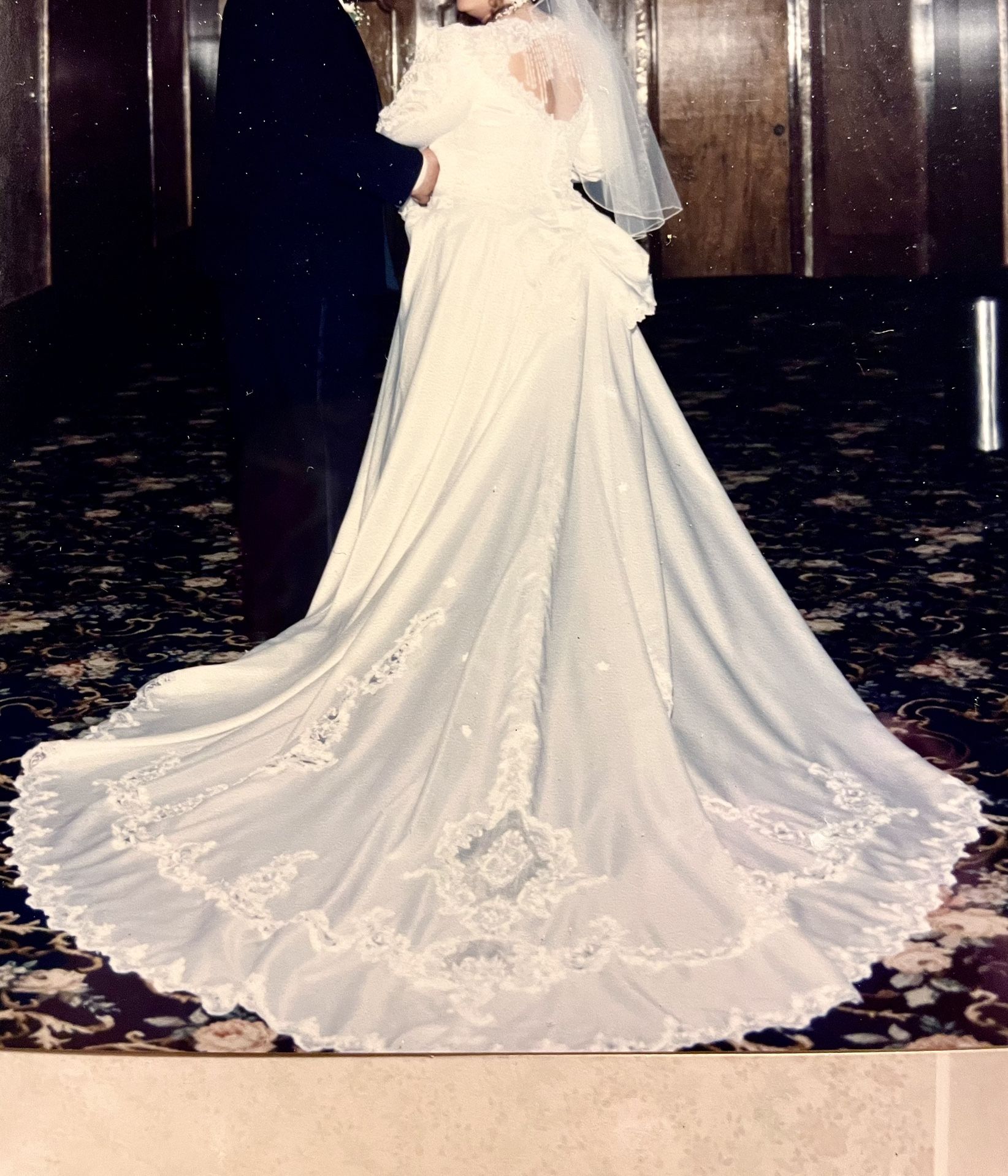 Vintage 1994 Absolutely Stunning Wedding Dress.size 20