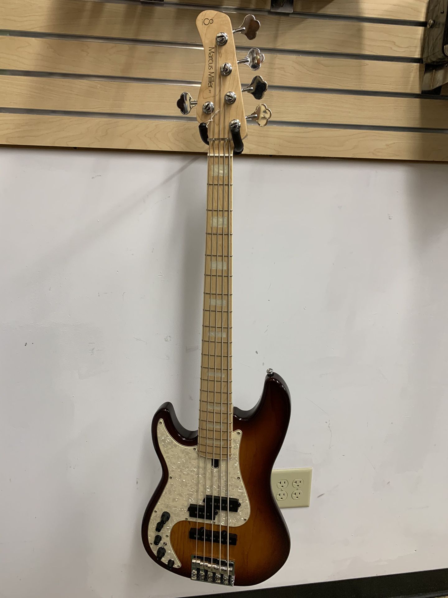 Marcus Miller P7 electric 4- string bass guitar with case