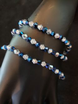 Triple strand blue and clear glass bead bracelet. Bracelet is 9 in long 1/2 in wide.
