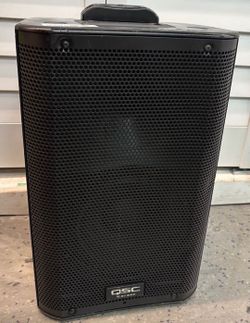 QSC K8 SPEAKERS PAIR
