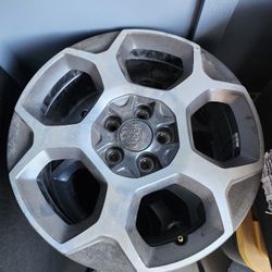 5 Lug Jeep Wheels, Complete set with lug nuts!