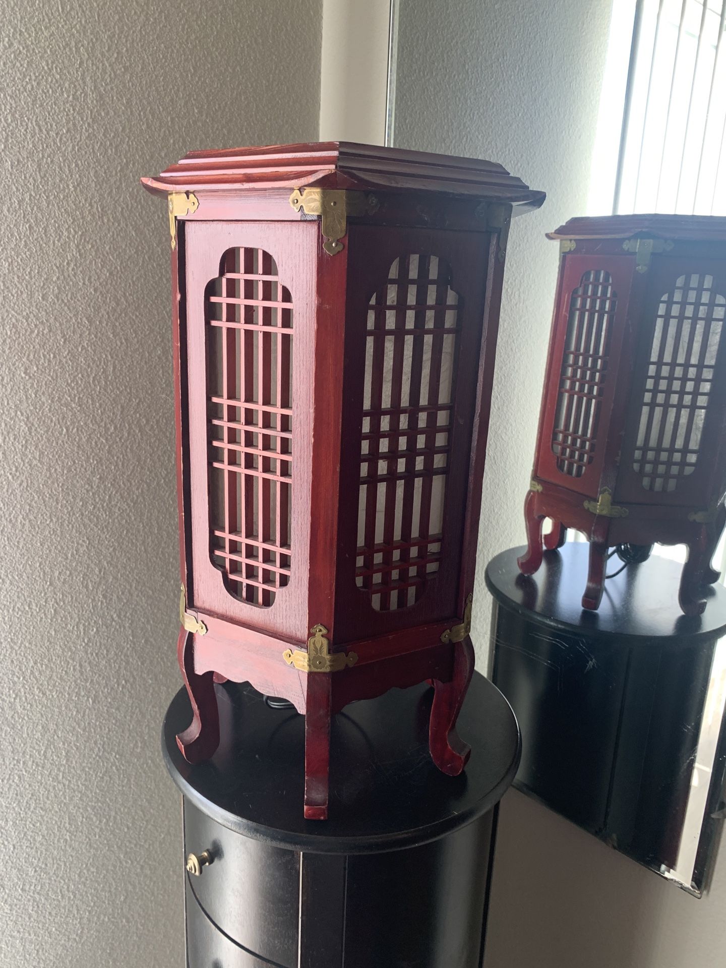 ANTIQUE ORIENTAL TABLE LAMP