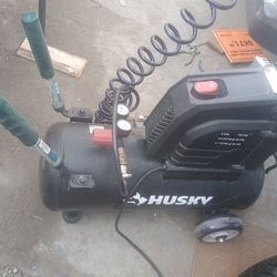 Husky 8 Gallon Air Compressor In Great Working Condition