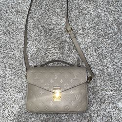 Louis Vuitton Bag (Influencer Owned)