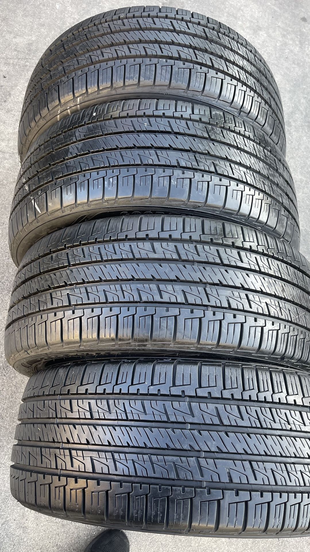 ( 4 ) PCS GOODYEAR ASSURANCE 235/40/19