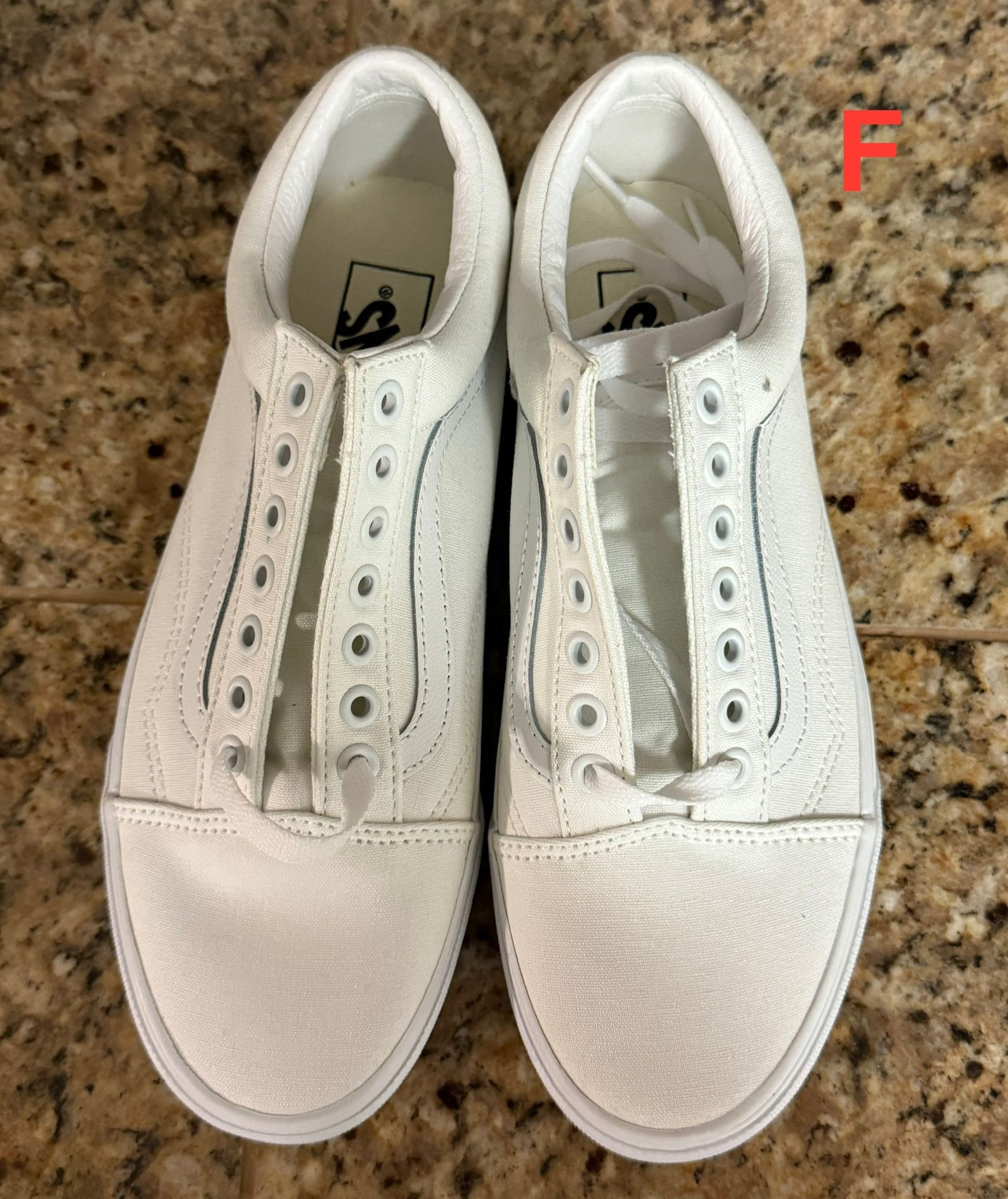 WOMEN’S VANS SHOES - SIZE 9