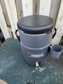 Igloo 5 Gallon Beverage Dispenser