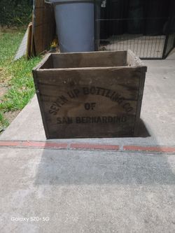 Vintage 7up Box