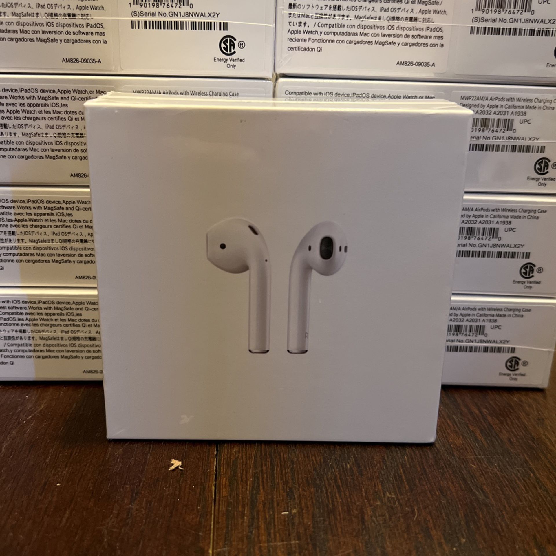 AirPods With Charging Case for Sale in Glen Head, OfferUp
