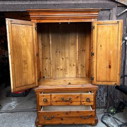 Dresser 