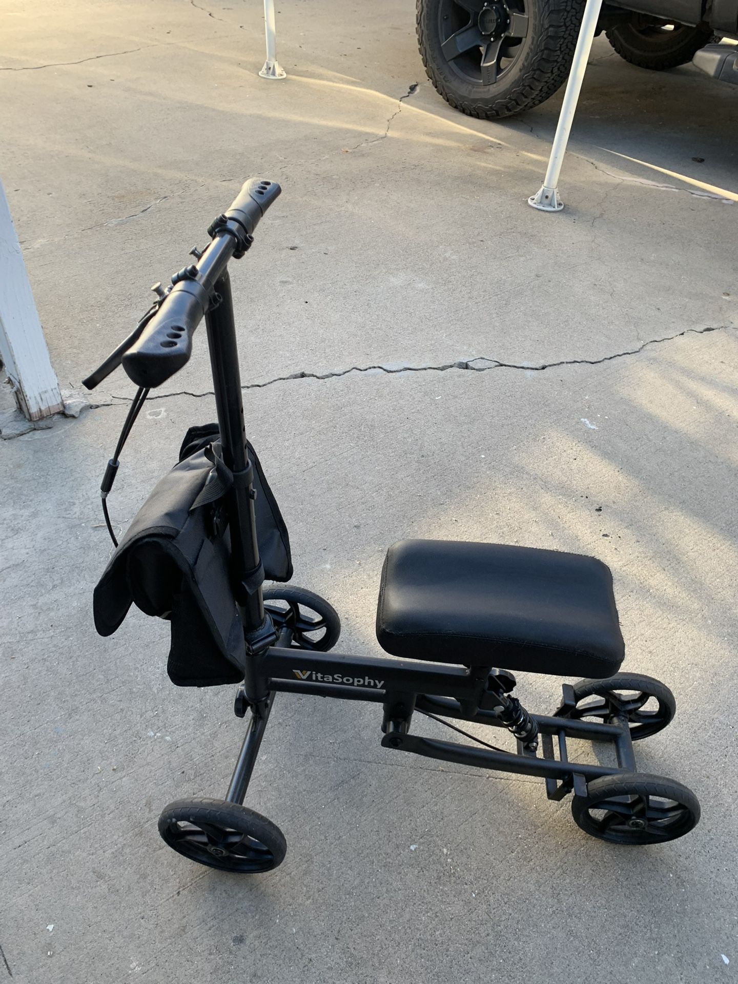 Knee scooter