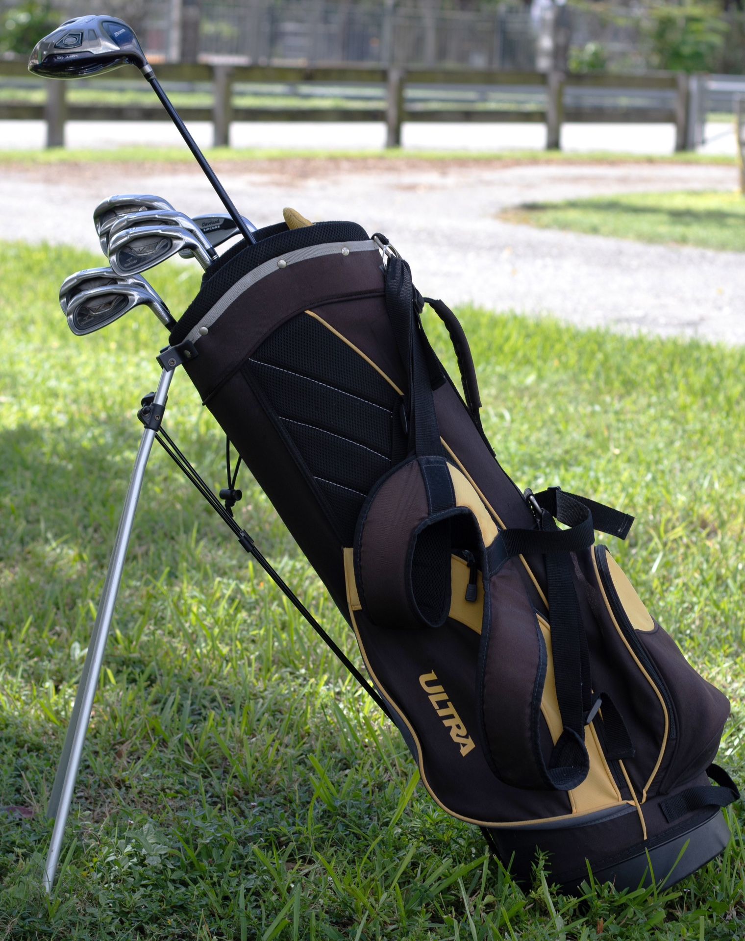 Full Mizuno Golf Set With Bag