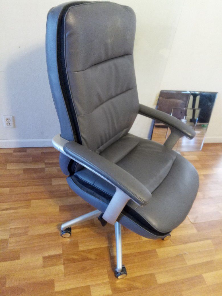 Office Chair and more ‼️