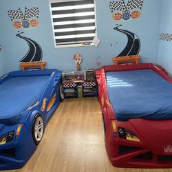 Two Step2 Hot Wheels Toddler-to-Twin Race Car Beds