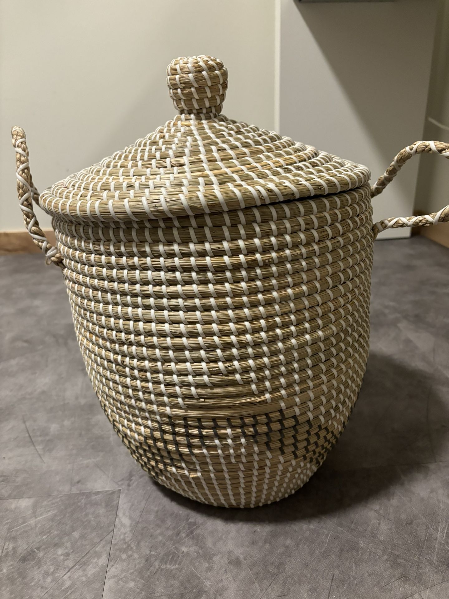 SMALL Seagrass Zig Zag Basket 