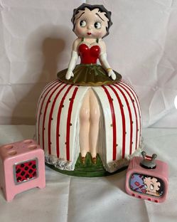 Cookie jar with salt and pepper shaker