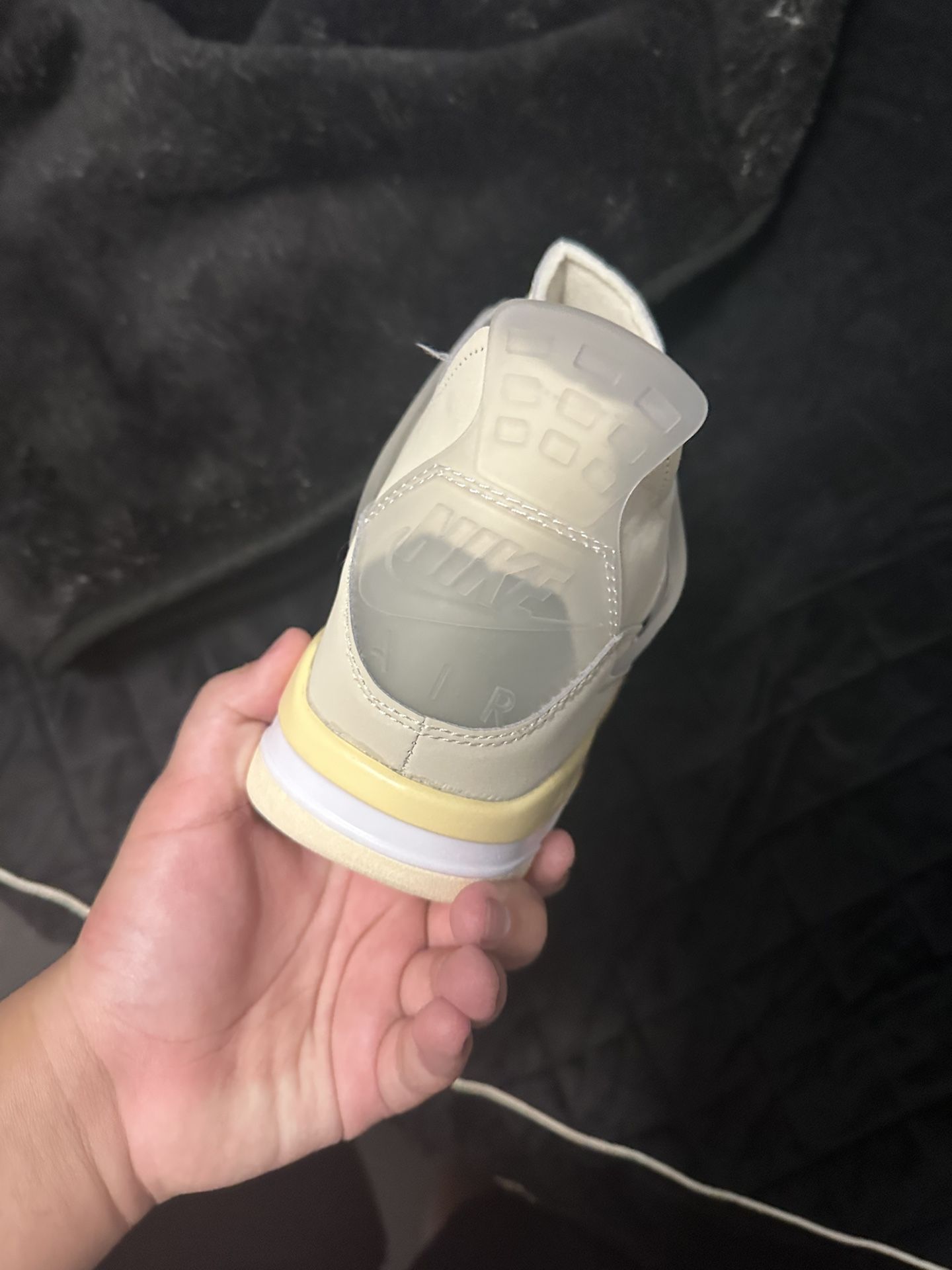 Off-white Jordan fours size 10 in men’s