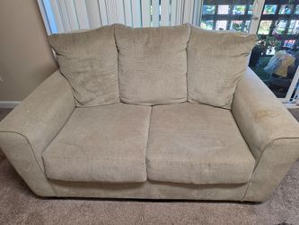 Sofa used looks good