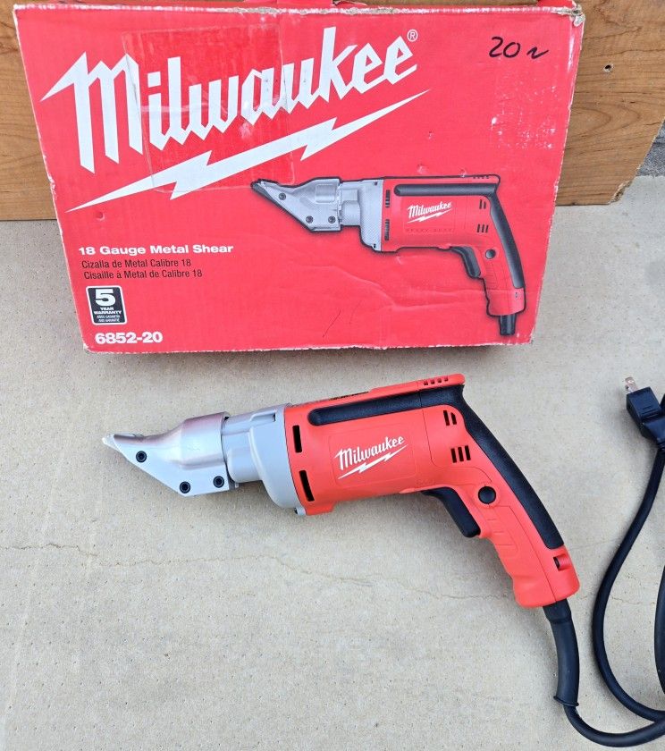 Milwaukee corded 6.8 Amp Metal Shears 18 guage