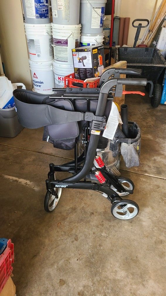 Drive Medical 10266HD-BK Nitro Heavy Duty Foldable Rollator Walker with Seat, Black