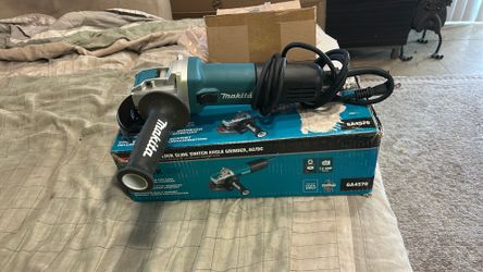 MAKITA XLOCK 4 1/2” angle grinder
