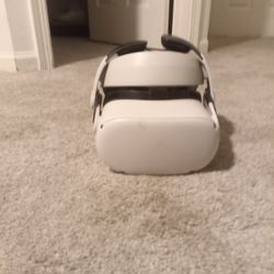 Quest 2 With Head strap 