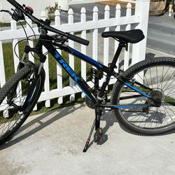 Trek 820 Mountain Bike- great condition