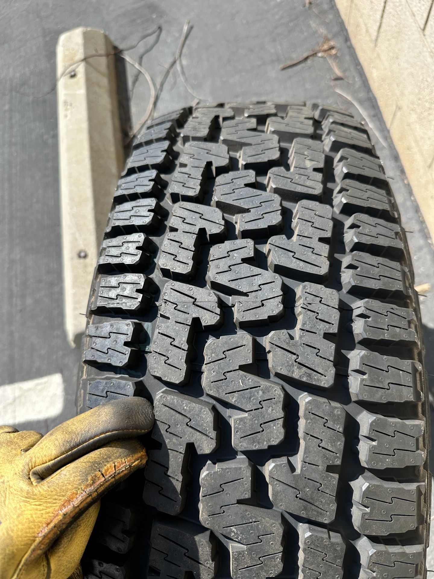 Pirelli All Terrain Tires 285/70R17
