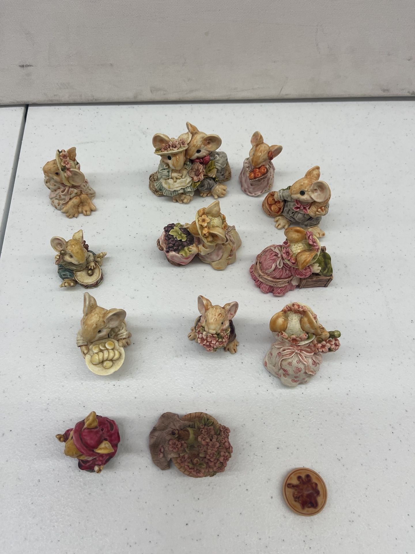 Vintage Little Cheeses Figurines Lot (13 Pieces) β Hand Painted Mice Collectibles β Excellent Condition