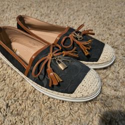 Women’s Comfort Shoes
New 