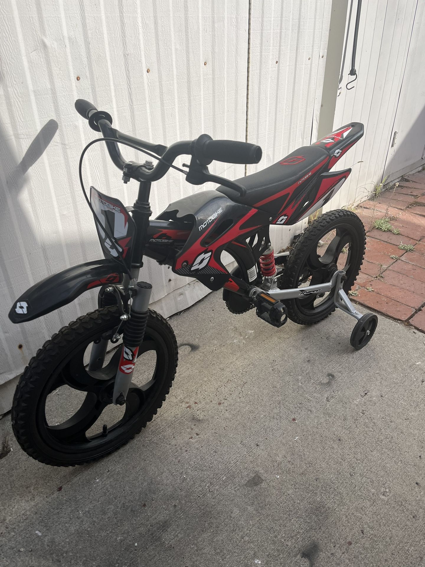 16” Hyper Moto Bike W/ Training Wheels