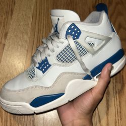 Air Jordan 4 Military Blue Size 9.5