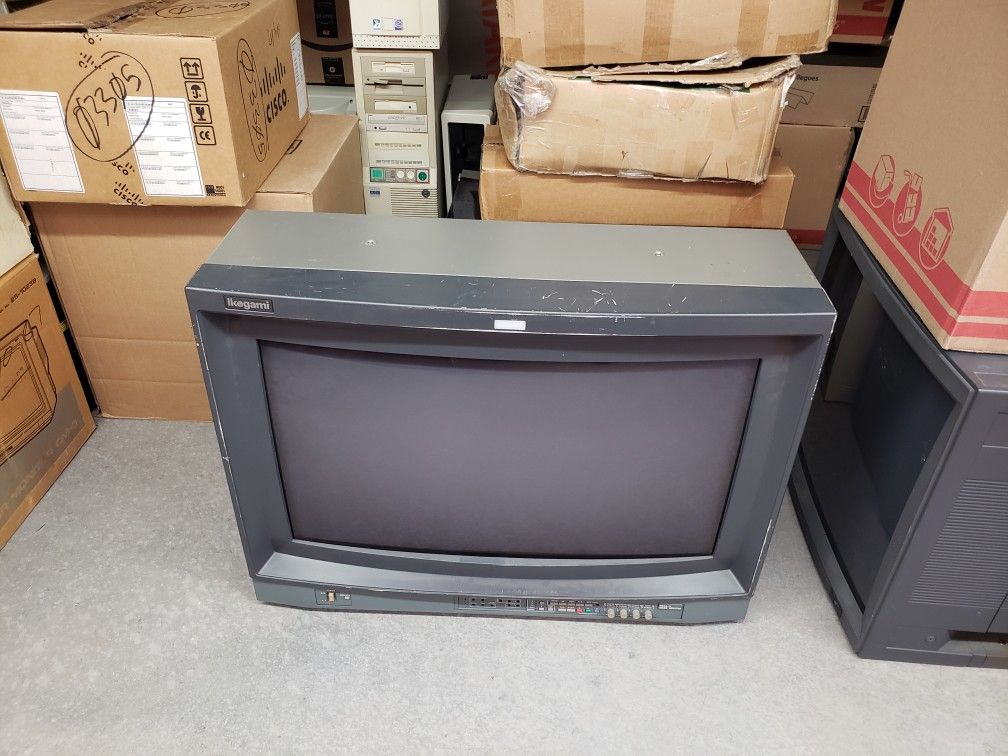 Ikegami TM32-17 PVM (32 inch wide-screen RGB/component/s-video/composite monitor)