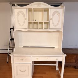 Young America Isabella Computer Desk