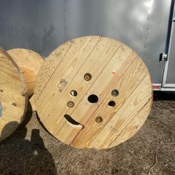 18" X 16 1/8 inch wood cable reel wooden wire spool holds 500 feet of 2/0 table