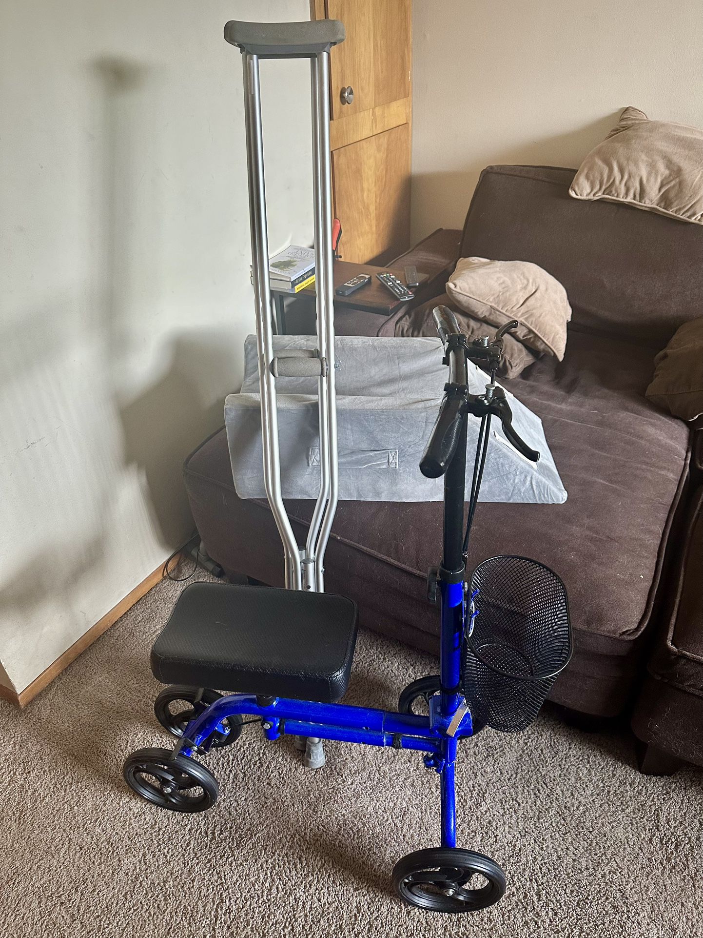Achilles injury Kit - Knee Scooter, Crutches, Leg Pillow 