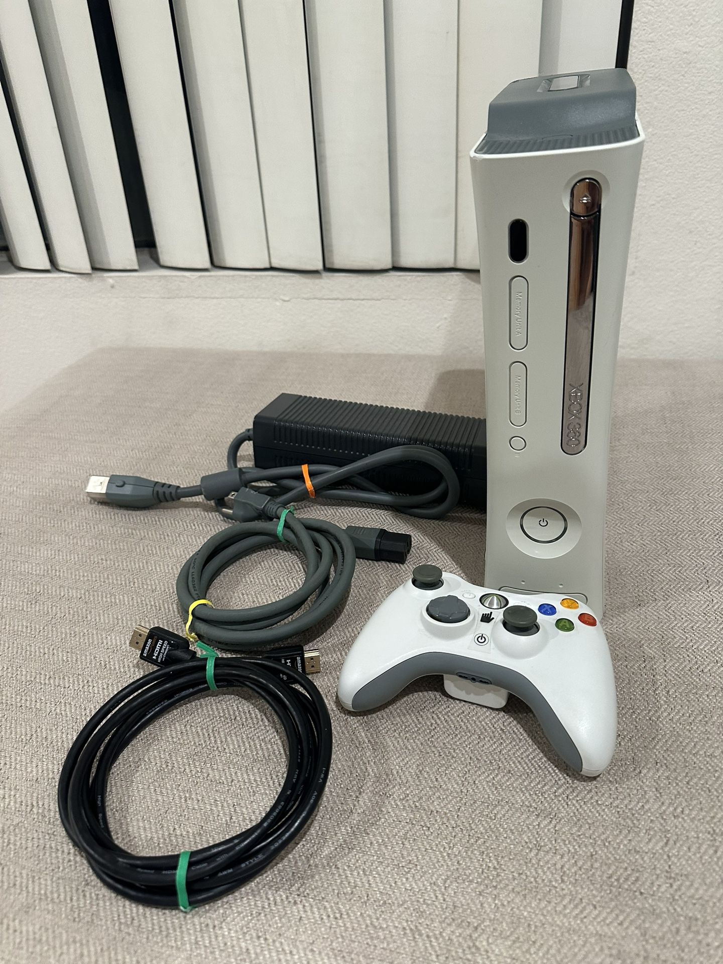 Microsoft Xbox 360 White Console AV Cables Power Brick External Hard Drive 60GB, Like New