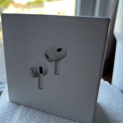 White Earbud Headphones with Sleek Design and Comfort