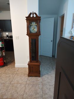 Grandfather Clock - Tempus Fugit By Howard Miller