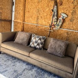 Extra-long 94-inch sofa The price is a 12-pack of Corona beer.😊👍🏻😊👍🏻🍺🍺🍺🍺