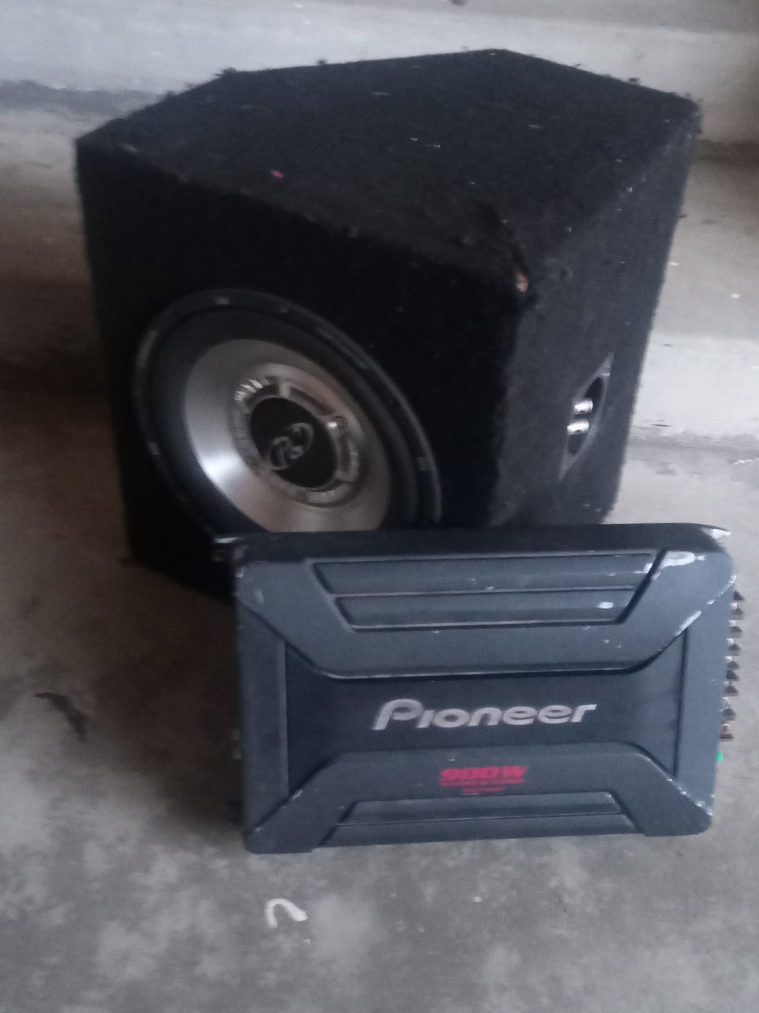 10 in octane subwoofer with amplifier $25 please read below